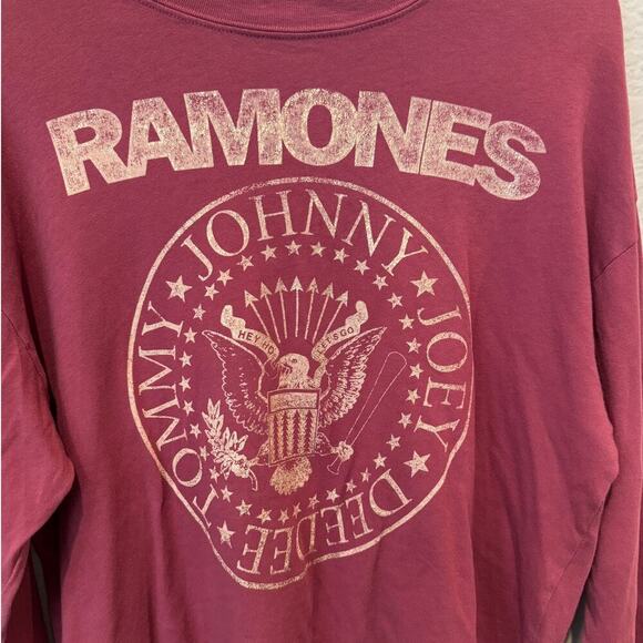 NWT DAYDREAMER Ramones Crop Long Sleeve Graphic Tee Size Small - Picture 5 of 8